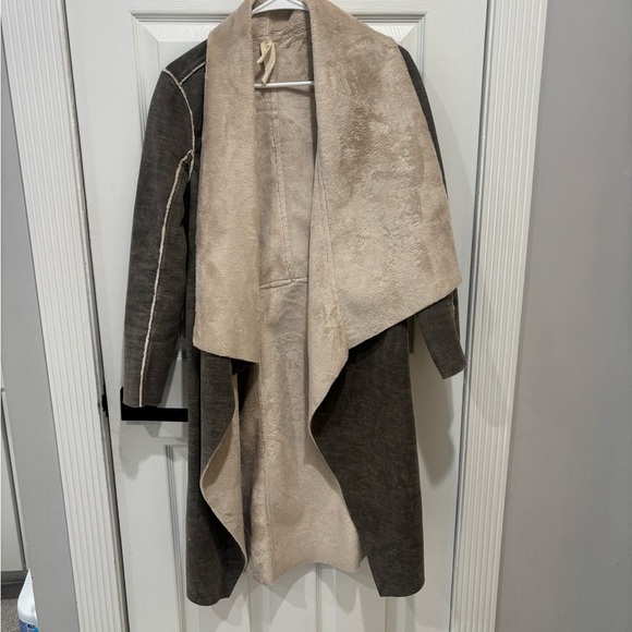Amadi, purch at Anthropologie Jackets & Blazers - Faux shearling cardigan jacket.
NWT. Greenish grey. Amadi, from Anthropologie